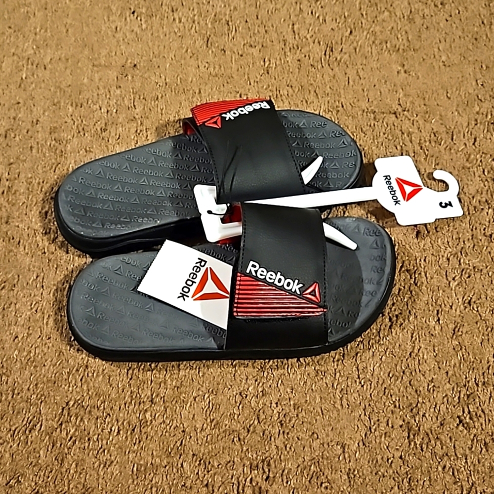 Boys Reebok slides - Picture 3 of 5